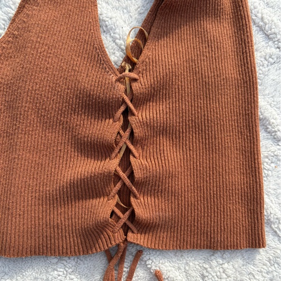 Braided Cropped Tank Top - Picture 4 of 7